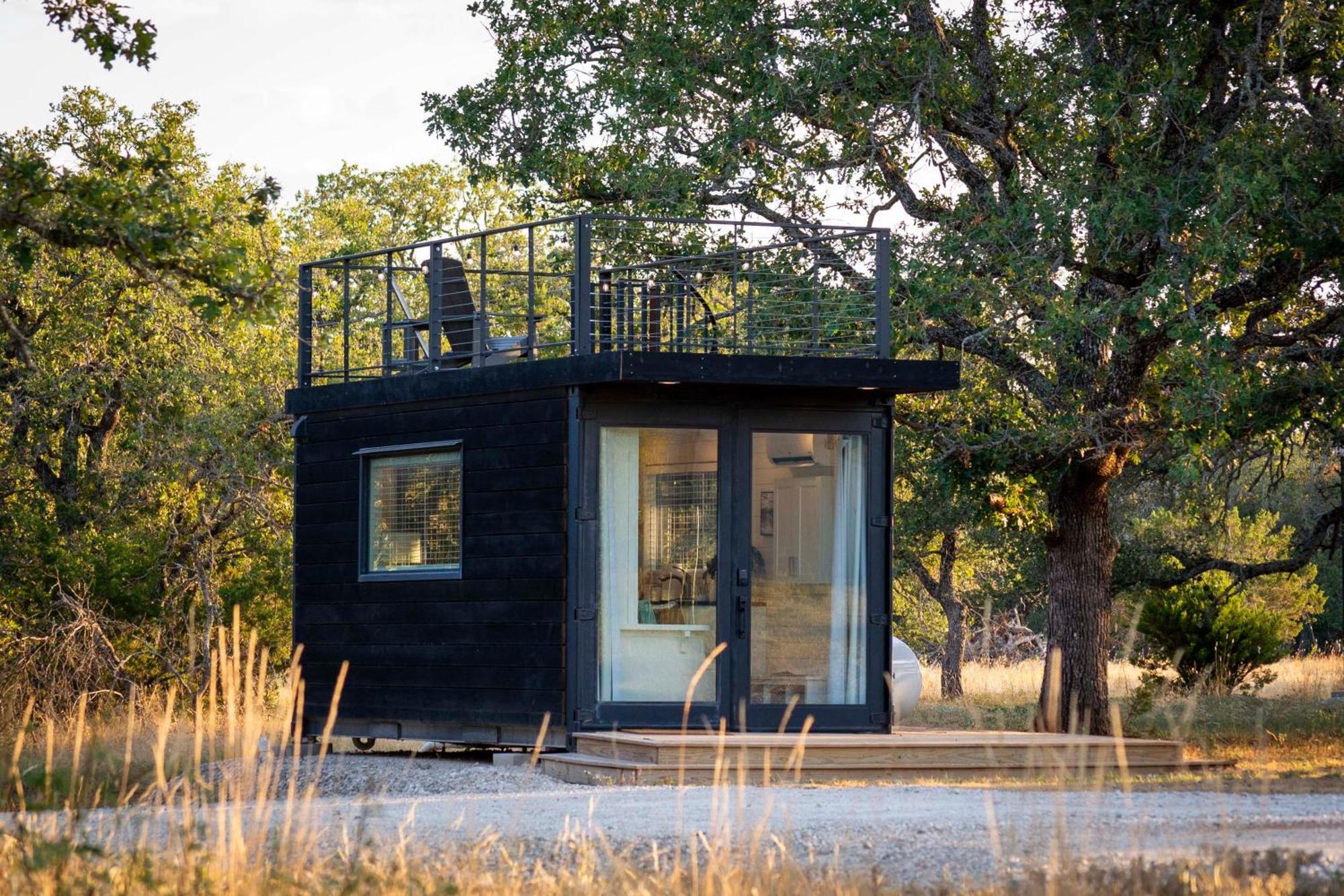 Ferienhaus New! Luxury Shipping Container The Desert Escape Fredericksburg