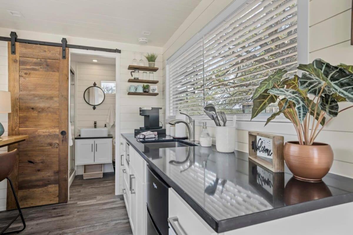 New! Luxury Shipping Container The Desert Escape Ferienhaus Fredericksburg