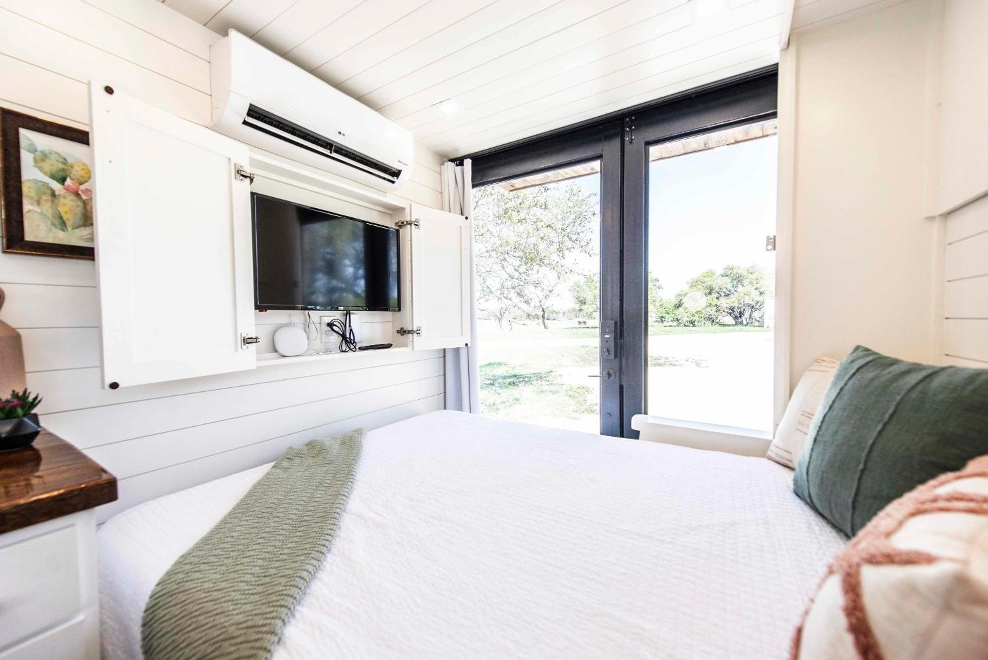 New! Luxury Shipping Container The Desert Escape