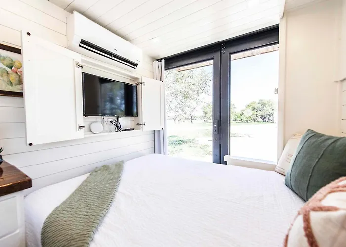New! Luxury Shipping Container The Desert Escape